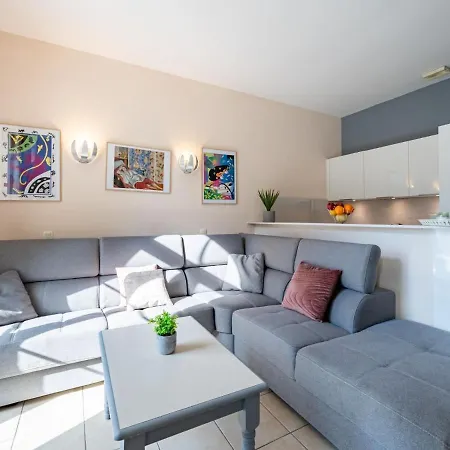 Francia-2 By Interhome